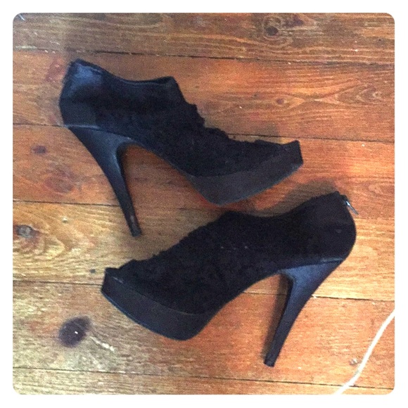 Black size 10 booties